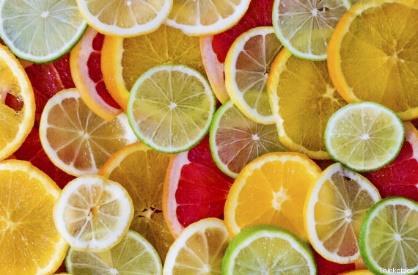 CÍTRICOS Entende-se por "cítricos" os óleos essenciais obtidos através da extração do sumo de frutas, como a bergamota, o limão, a laranja, a tangerina, etc.