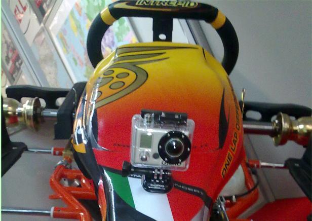 .1. Os locais para publicidade obrigatória dos patrocinadores oficiais do TROFÉU ROTAX 2014 e que nenhuma equipa pode recusar, são o bico porta-números e carenagem frontal (conforme imagem).