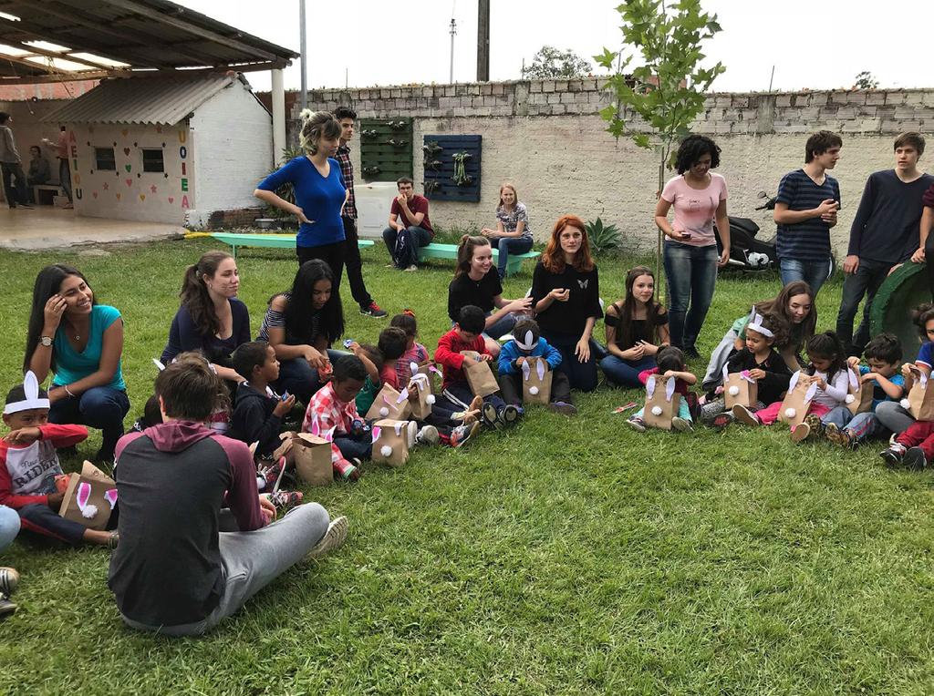 Alunos do Colégio Politécnico realizam Páscoa solidária Nos dias 26 e 27 de março os alunos do Ensino Médio realizaram uma atividade