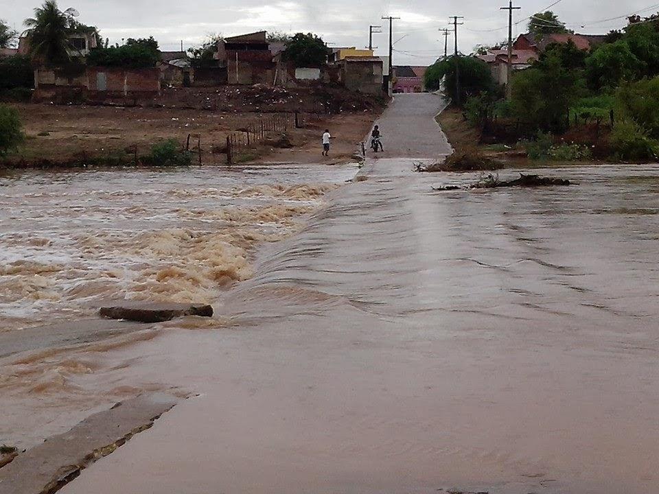 Rio Pajeú Passagem molhada (Floresta Dez/2013)