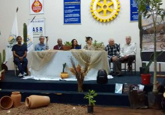 OS CLUBES EM AÇÃO Rotary Club de Iguatama O Rotary Club de Iguatama realizou uma reunião especial para homenagear e agradecer a todos os