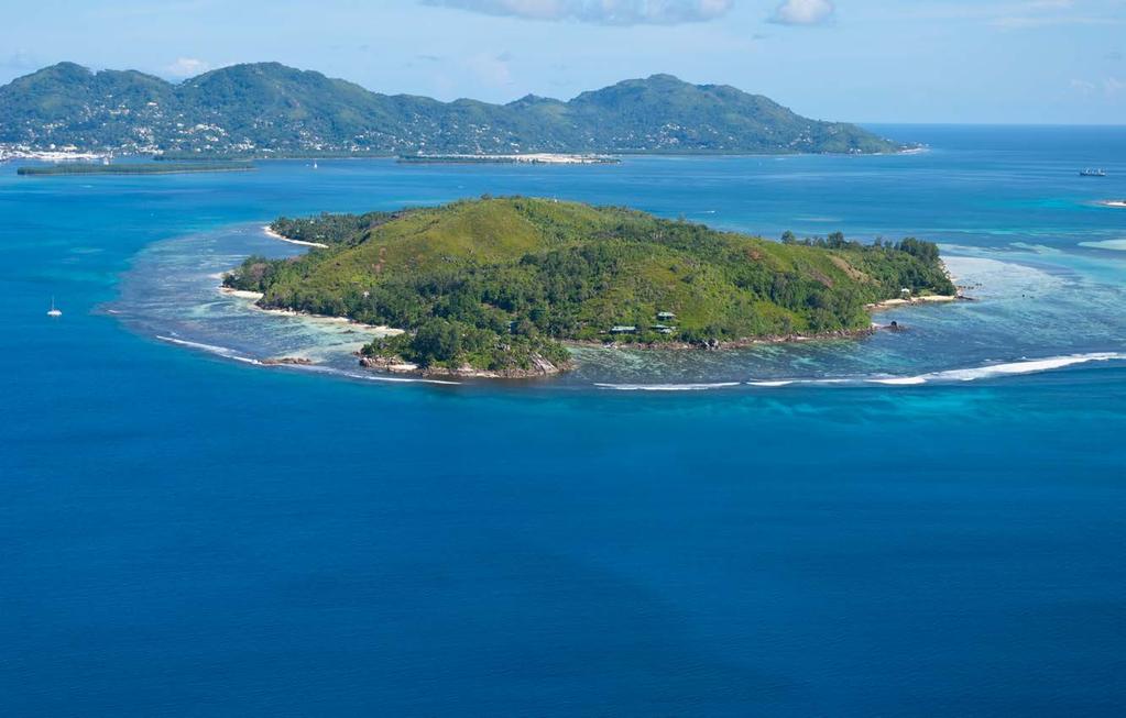 Parque nacional Ste. Anne Marine / Cerf Island Outra integrante do parque, a Cerf Island é ótima para relaxar e explorar a natureza abundante, fazer passeios de caiaque e piqueniques.