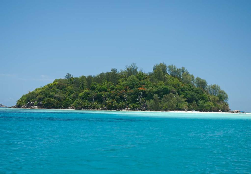 Parque nacional Ste. Anne Marine / Moyenne Já a ilha Moyenne tem uma história muito curiosa.