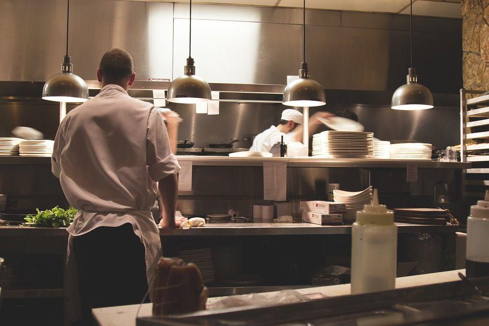 Vamos supor que você tenha um restaurante e seu painel de controle te mostrou que a conta de água está aumentando. OBJETIVO: diminuir despesas com água. META: diminuir 10% da conta.