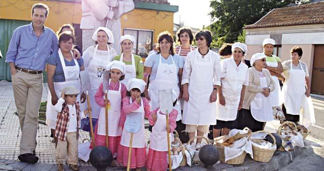 agosto 11 19h30 Rota das Padeiras Vale de Ílhavo 17 Domingo Todo o dia XI Torneio de Futebol da Praia da Barra Praia Velha (Farol), junto ao Molhe Sul Org.