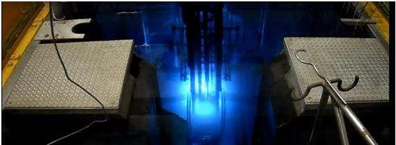 19 FIGURA 3 Reator nuclear de pesquisa IEA-R1 (5 MW), do IPEN-CNEN/SP [13]. Outro tipo de reator é o Training, Research, Isotopes, General Atomics (TRIGA), mostrado na FIG. 4.