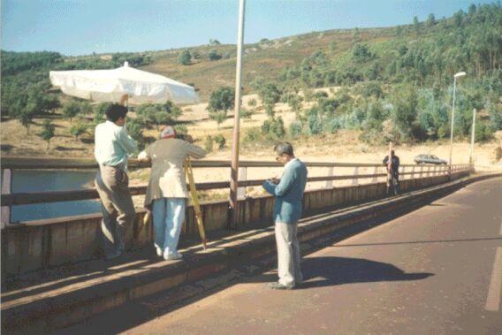 BARRAGEM DA APARTADURA Assentamentos muito baixos ao fim de 11 anos de operação