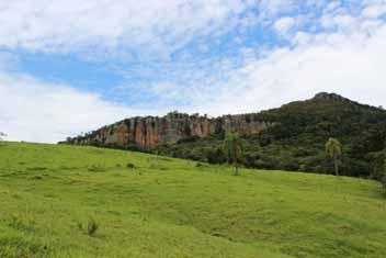 Há cavidades situadas em rochas da Formação Ponta Grossa, outras pertencentes ao Grupo Itararé e outras no exato contato entre estas duas unidades geológicas.
