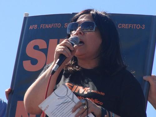 São nas brechas que se encontram os perigos, analisa Lourdes Machado Três ônibus saíram de Belo Horizonte rumo à manifestação contra o Ato Médico realizada em Brasília na úlima quarta-feira, 30 de