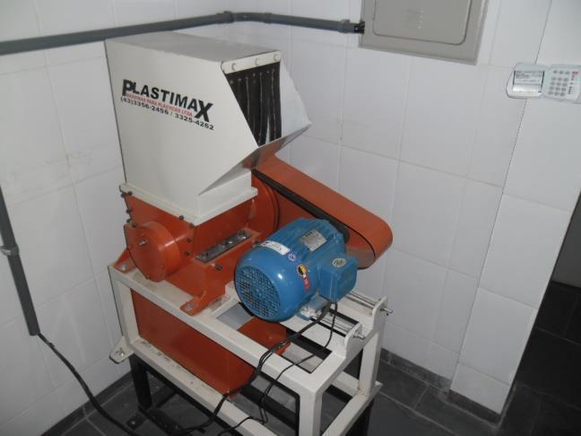 1ª Moagem Moinho granulador do fabricante Plastimax no Laboratório de Ensaios