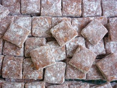 Ligue o fogo e mexa até que fique bem cremoso e que seja possível ver o fundo da panela, ponto de brigadeiro mesmo. 3.