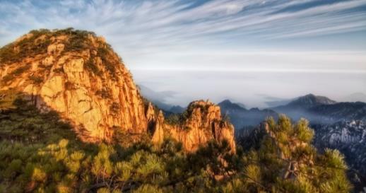 PASSARELA DE VIDRO Construída ao redor de um penhasco com 1.400m de altura, esta passarela fica na montanha Tianmen e tem aproximadamente 100m de extensão.