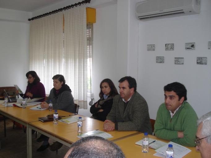 Encontro de Reflexão EFA 25 de Novembro (Beja) REFLEXÃO E PARTILHA Foi realizado, no mês de Novembro, um encontro de reflexão sobre a organização e desenvolvimento de cursos de Educação e Formação de