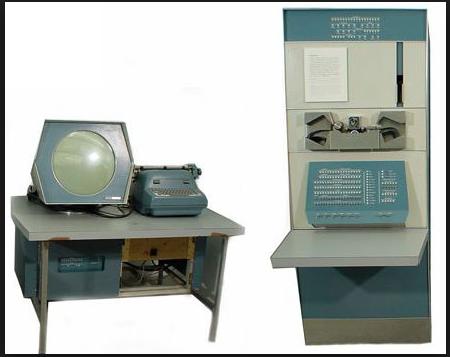 EXEMPLO DE COMPUTADOR TRANSISTORIZADO A IBM não foi a primeira a lançar esta tecnologia. A NCR e a RCA foram as pioneiras no lançamento de pequenas máquinas transistorizadas.