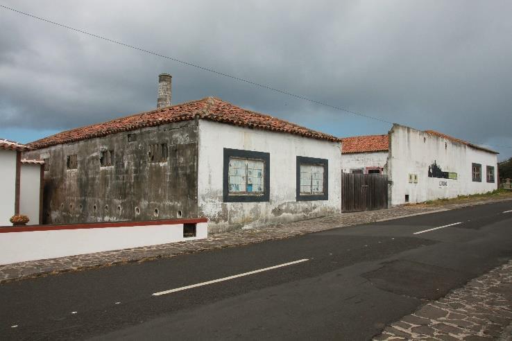 público e a antiga fábrica de pescado.