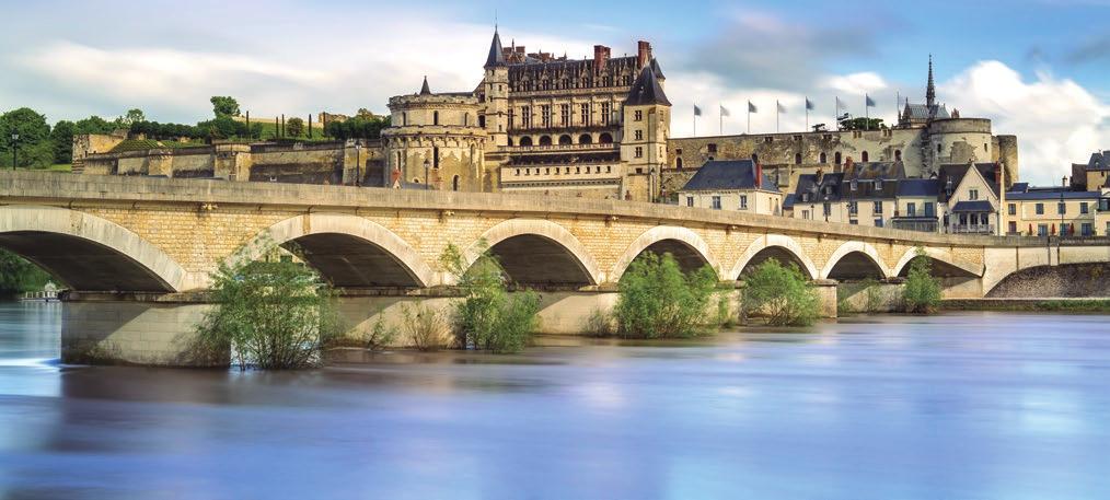 Amboise m seu castelo se encontra enterrado eonardo Da Vinci Vale do oire Adicione na sua viagem uma estadia em : 3 noites, traslado de chegada, city tour, traslado a Montmartre. Traslado a Versalhes.