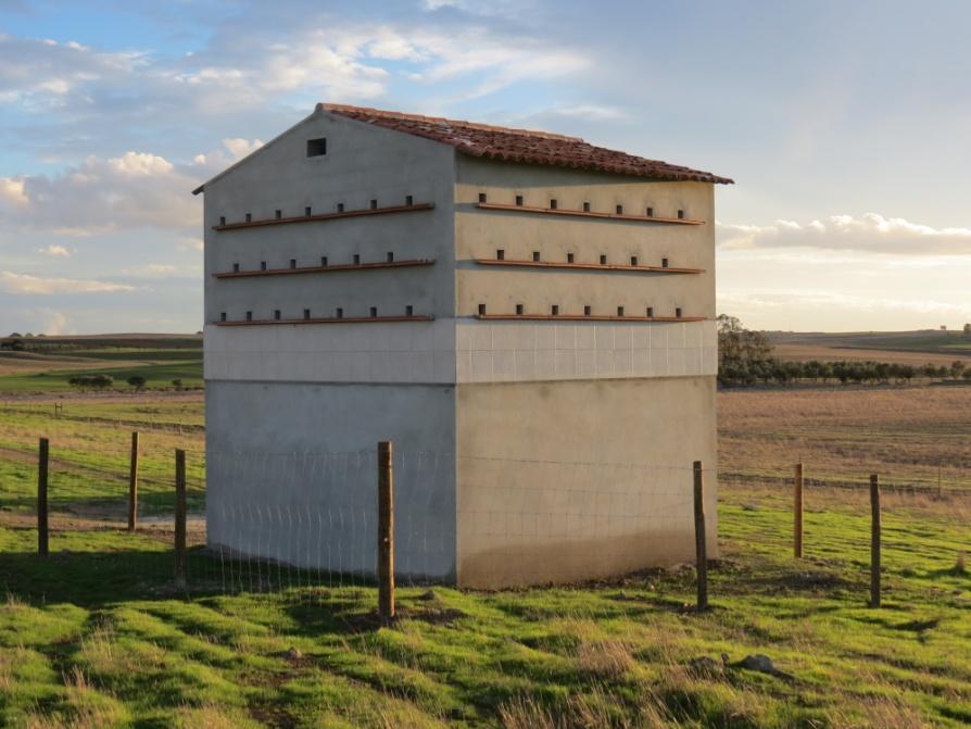 ocorrência) e de outra torre de nidificação