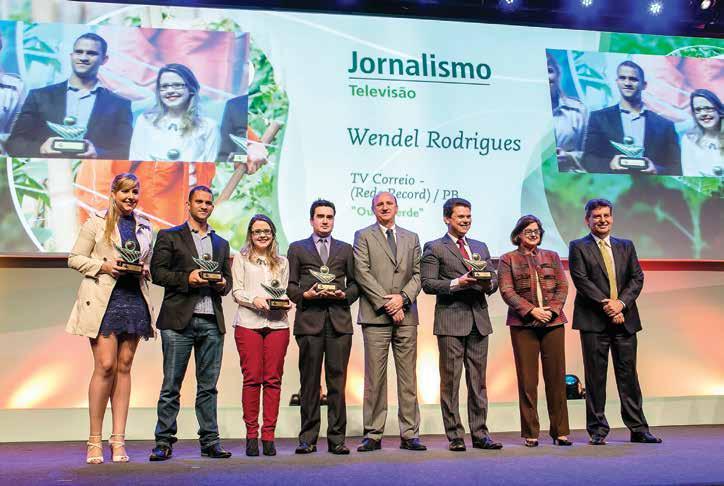 34 Especial Prêmio Andef 2014 Agroanalysis Setembro de 2014 Vencedores na categoria Jornalismo: valorizando as boas práticas agrícolas Em sua 17ª edição, o Prêmio Andef concedeu vinte e cinco troféus