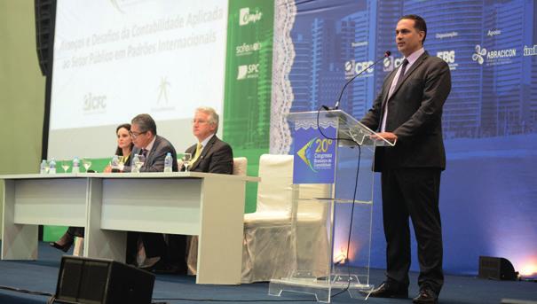 8 Convergência da contabilidade pública avança e resultados começam a aparecer CFC publica as primeiras normas convergidas do setor público No Brasil, as normas contábeis internacionais do setor