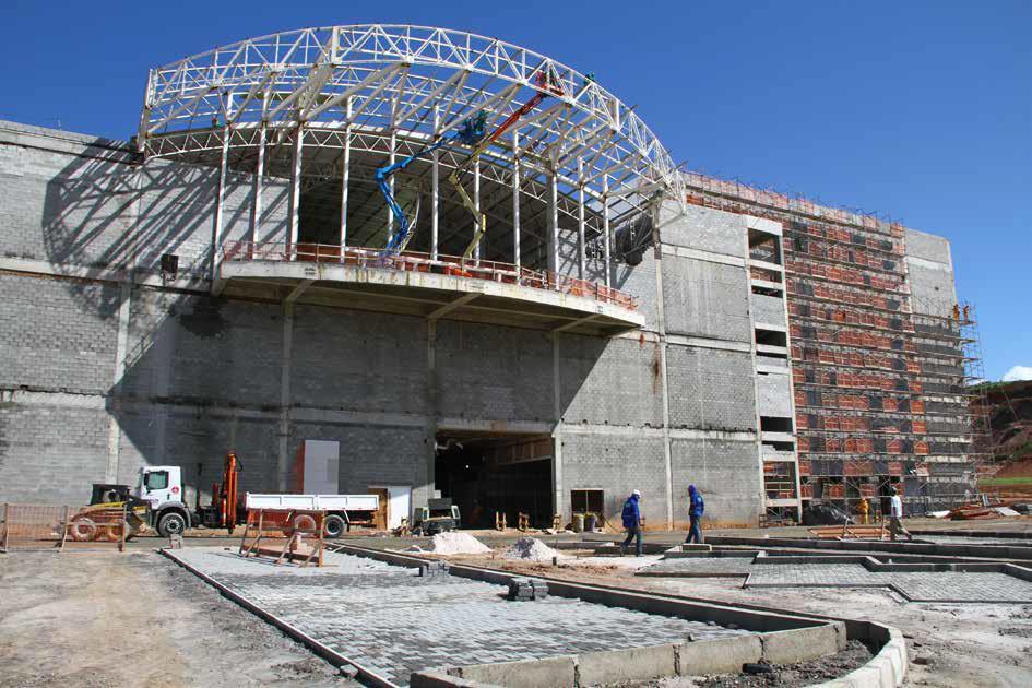 4.1 Shopping Center em Construção Parque Shopping Maceió Data de inauguração: 4T13 Parque Shopping Maceió construção (Junho 2013) Parque Shopping Maceió, o primeiro shopping center da Companhia no