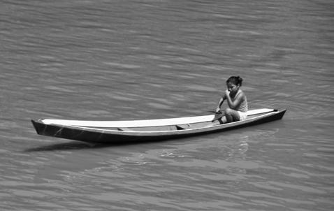 A espera de objetos lançados no rio Ensaio visual A espera Este registro (Fig.