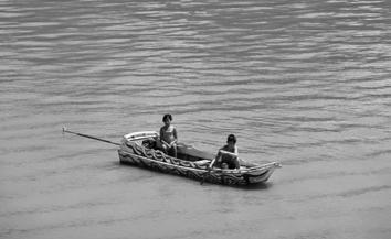 sapiência e habilidade na condução da canoa. A relação direta entre o homem e o rio são partes de um processo histórico que configuram esses sujeitos como protagonistas da sua resistência.