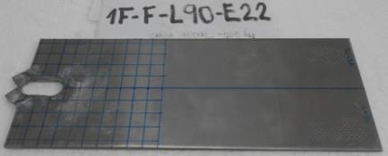 Figura 36 (a). Ainda para o valor de e1 = 22 mm observou-se o mesmo modo de falha de rasgamento da chapa (modo B), conforme mostra Figura 36 (b).