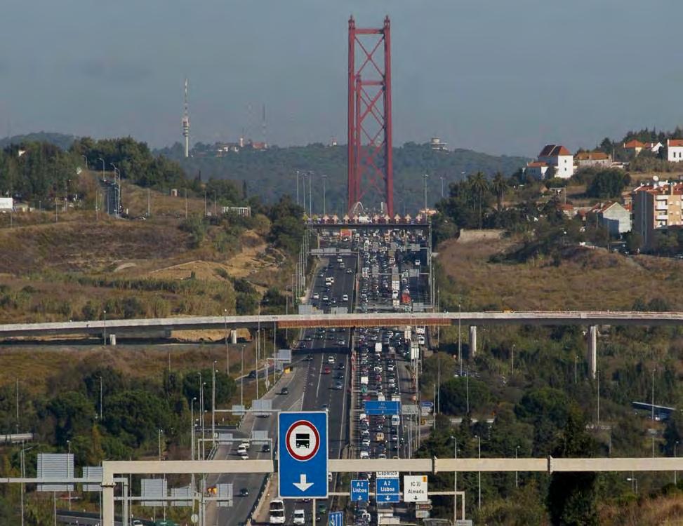 8h00 9h00 Carências na rede de Transportes Públicos 73% da população