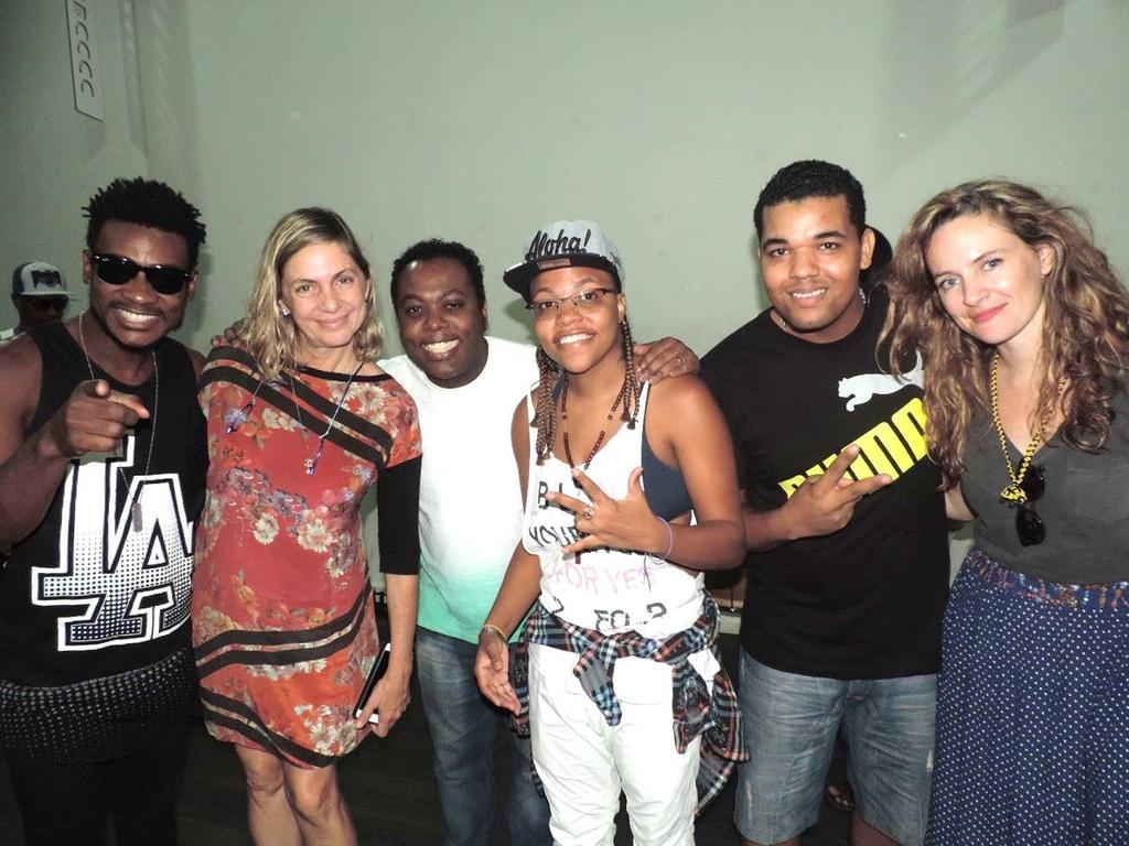 Afro Samba O grupo, apadrinhado por artistas como Arlindo Cruz e Dorina, toca em seus shows sucessos do Grupo Fundo de Quintal e Revelação.