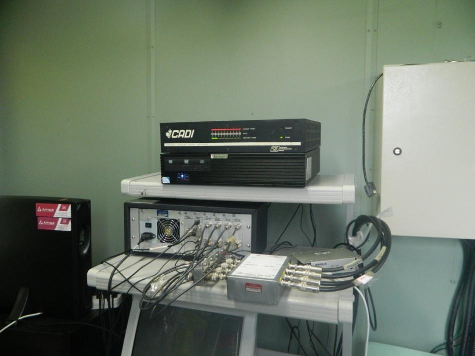 Figura 12 Sistema de transmissão e recepção da Ionossonda digital do tipo CADI instalado na