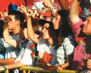 Mas os grandes valores da Revolução de Abril criaram profundas raízes na sociedade portuguesa e continuam a inspirar a luta dos trabalhadores e de todos os cidadãos