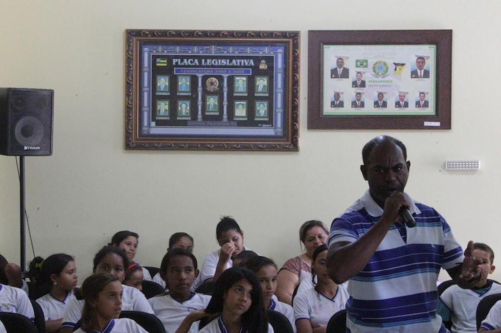 Outro ponto ressaltado é a existência de descarte irregular de resíduos sólidos e também de esgoto nas fontes d agua.