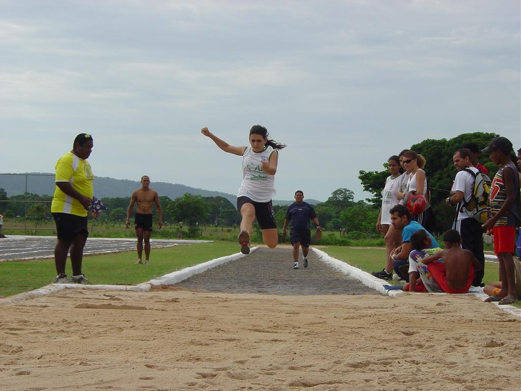 Informativo da Universidade do Estado de Mato Grosso Olimpíadas da Unemat reúnem cerca de 450 atletas em