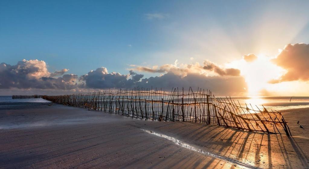 BARRINHA Barrinha está no estado do Ceará a 300km de distância de Fortaleza e a somente 17km de Jericoacoara um dos destinos mais visitados no Brasil.