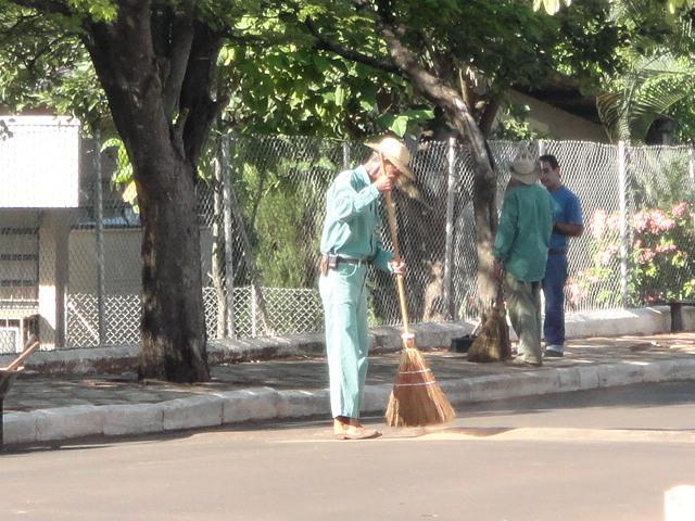 PULBICAS RESIDUOS DISPOSTOS EM AREAS PUBLICAS