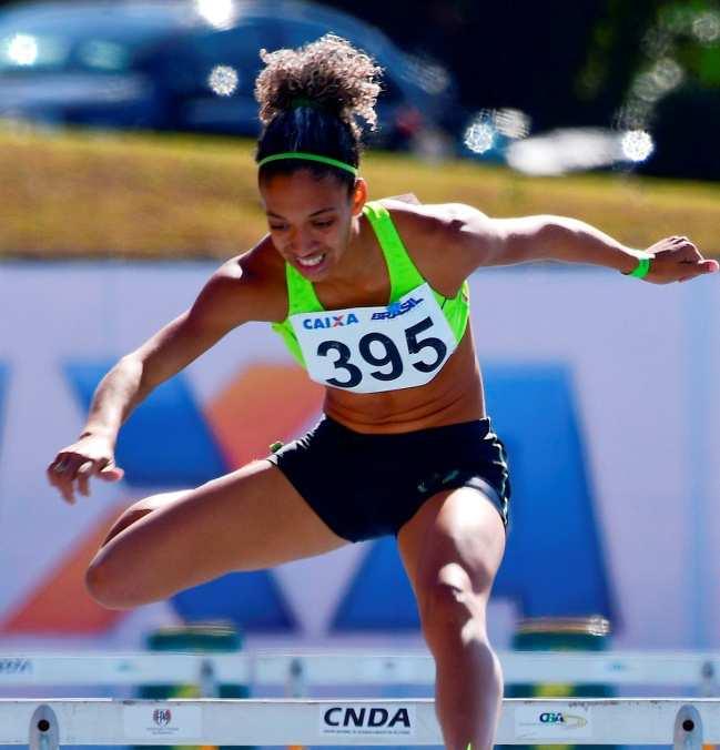 MARLENE EWELLYN SANTOS 400 M COM BARREIRAS / 400 M HURDLES 4X400 M Data de nascimento / Date of birth: 24/10/1999 Local de nascimento / Place of birth: Rio de Janeiro (RJ) Treinador / Coach: Cezar