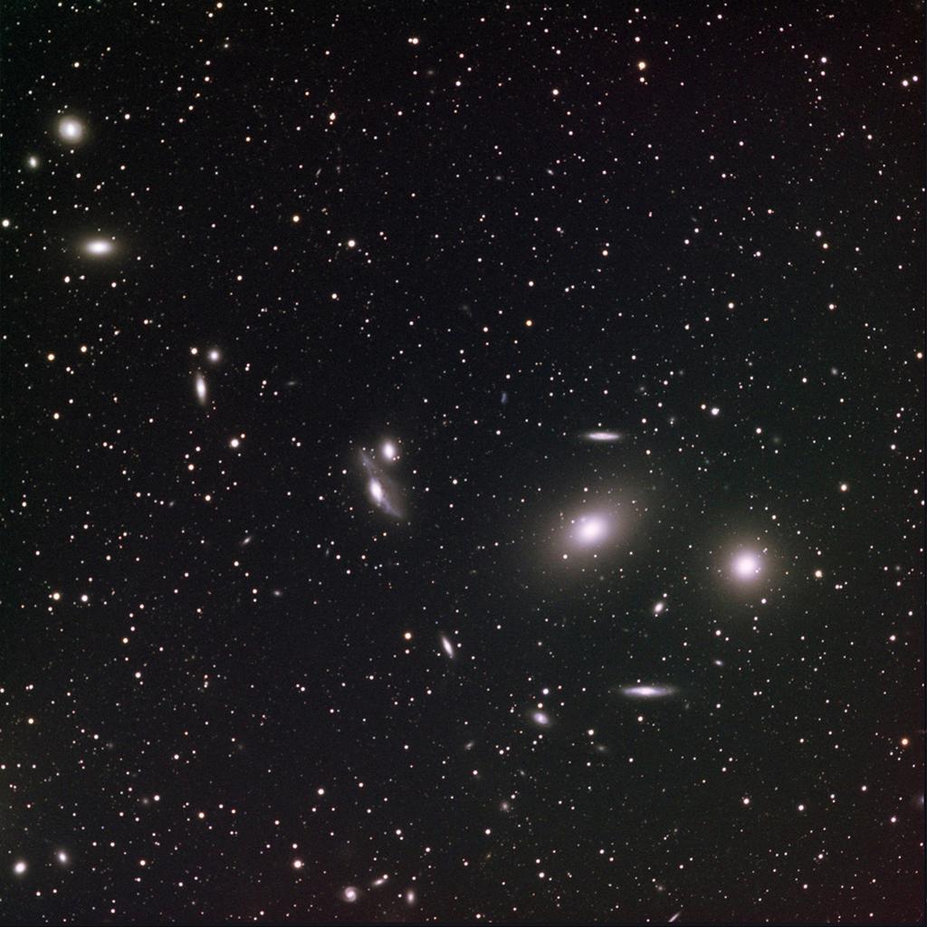 O Super-Aglomerado Local (SAL) centro: aglomerado de galáxias de Virgo d 15 Mpc, M 1015M