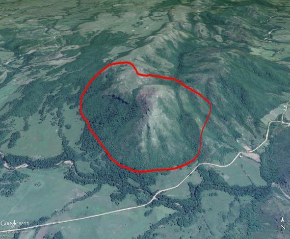 Nesta região, existe um conjunto de cerros que formam a serra de Santa Bárbara, unidade de relevo com grande extensão que tem