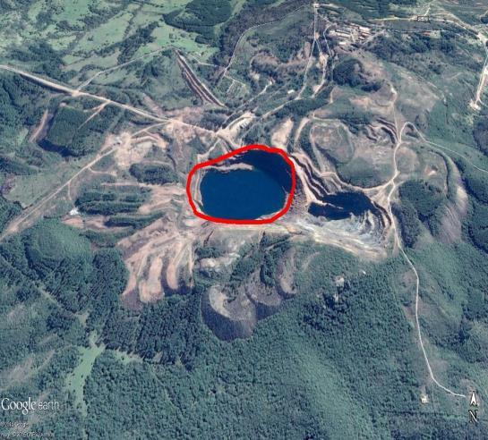 Uruguai; d) Visão da cava com o uso do Google TM Earth Pro. Acesso em dezembro de 2014. Fonte: o autor.