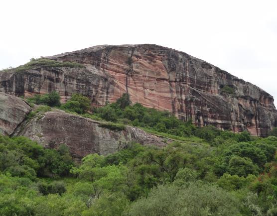 Existe estrutura em consolidação para prática do geoturismo, como lugar para hospedagem e alimentação.