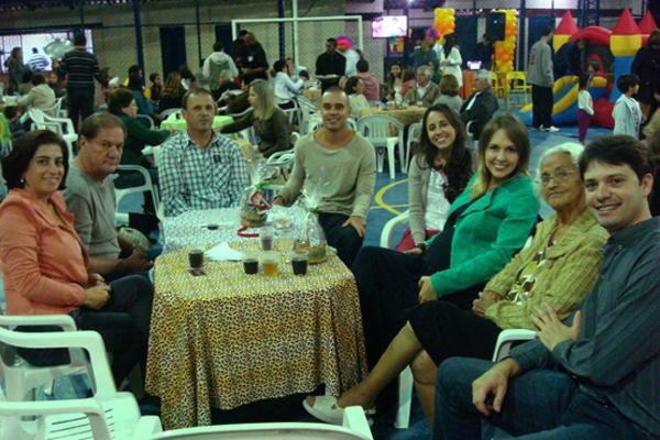 O Instituto Holcim capacita, em Macuco, 70 associados da Apama (Associação de Produtores Artesanais de Macuco), visando o fortalecimento dos grupos. O projeto ganha força e incentiva a arte na cidade.