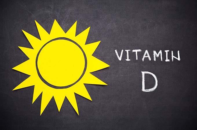 Vitamina D A vitamina D é um nutriente essencial para os ossos e a cartilagem. Novos estudos sugerem que a falta de níveis adequados de vitamina D está associada ao desenvolvimento da artrose.