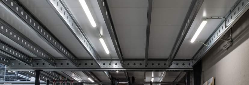 LEDVANCE DAMP-PROOF HOUSING Luminária hermética para utilização com tubos T5 e T8 resistente a jatos de água, umidade, poeira e vibrações. Uso interno e externo.