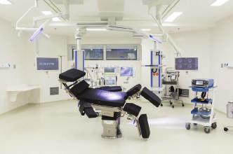 Saiba mais sobre a nossa estrutura Salas cirúrgicas com aparelhos para cirurgias robóticas (Robô Da Vinci) Mesa cirúrgica TRUMPF de última geração Responsável Técnico: Dr.