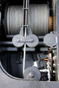 transmissão de grande dimensão é utilizada para proteger o cabo de aço serve, simultaneamente, para a ejeção do cabo, dado que não existe outro dispositivo de ejeção de cabo - É possível o trabalho