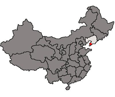 Figura 1 - Mapas da China Continental (esquerda) e Portugal (direita): localização da recolha (vermelha) 4 Assim, os dois grupos de informantes, tendo um como língua materna o português e outro o