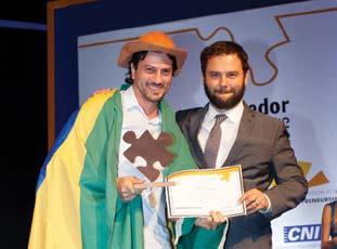 Sergio Dávila, recebendo o Prêmio Folha -