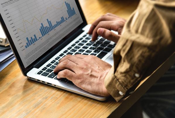 VIII FATOR DE IMPACTO O fator de impacto é a principal métrica utilizada mundialmente para avaliar as revistas científicas ao contabilizar as citações recebidas, sendo que no Brasil algumas comissões