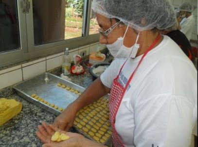 Cerrado da Universidade Federal da Grande Dourados (LABGEPPAC/UFGD) e no Laboratório de Tecnologia de Alimentos da Faculdade de Engenharia (LATEC/UFGD).