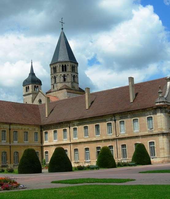 MOSTEIRO DE CLUNY Nos próximos séculos, o Mosteiro de Cluny queria acabar com a corrupção da igreja, abrir o controle